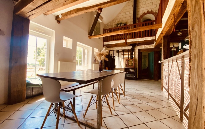 Maison VENDOME (41100)  198 m2 341 250 € 