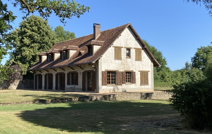 Maison VENDOME (41100)  290 m2 451 500 € 