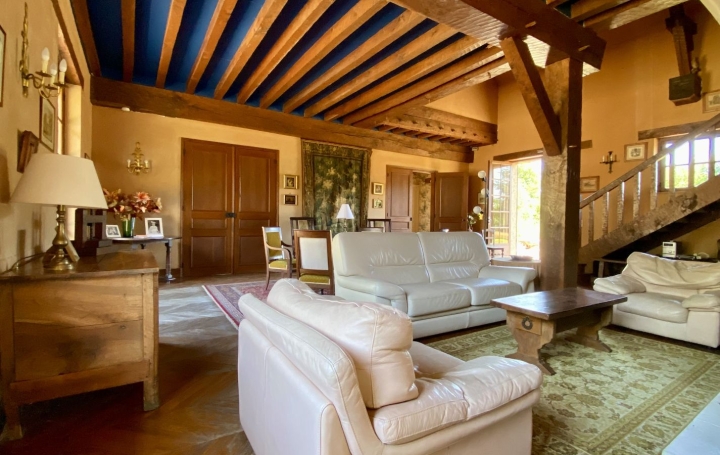 Maison VENDOME (41100)  290 m2 451 500 € 