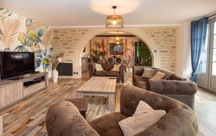 Maison VENDOME (41100)  220 m2 329 900 € 