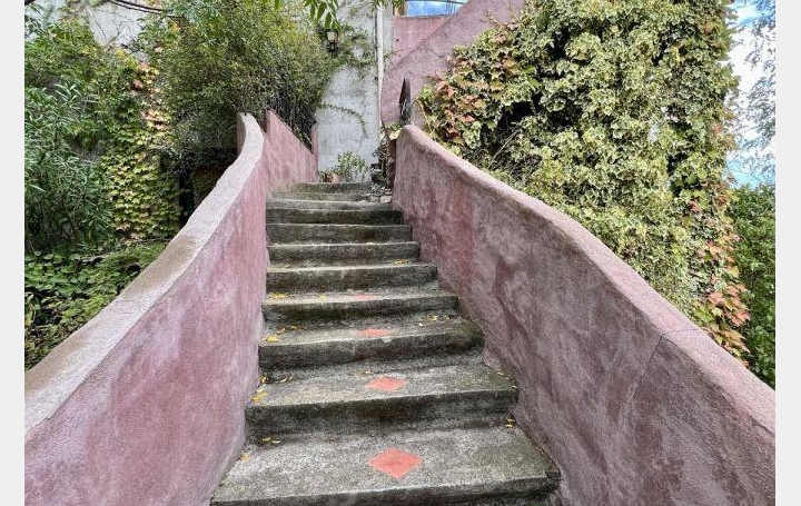 Maison LESPIGNAN (34710)  232 m2 445 000 € 