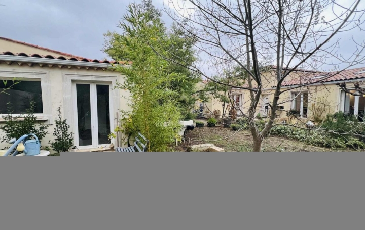Maison LAURENS (34480)  200 m2 465 000 € 