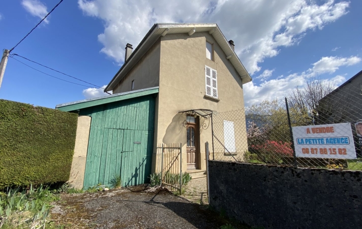 Maison ENTRE-DEUX-GUIERS (38380)  78 m2 180 000 € 