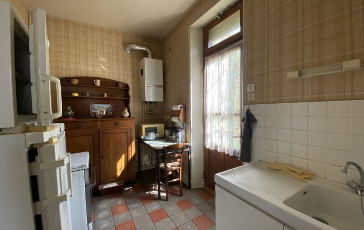 Maison ENTRE-DEUX-GUIERS (38380)  78 m2 180 000 € 