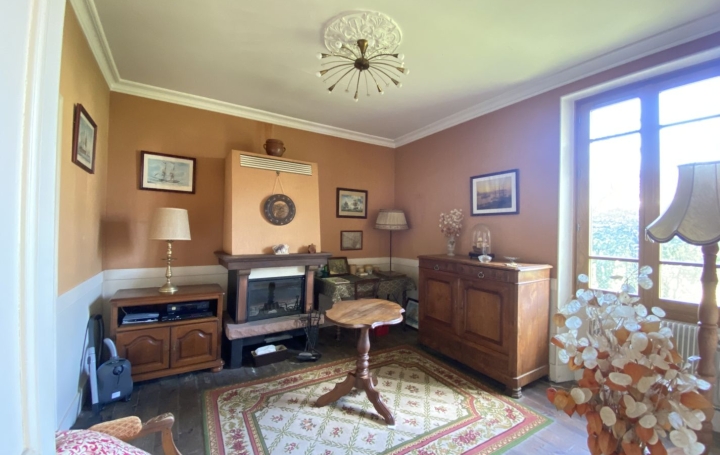 Maison ENTRE-DEUX-GUIERS (38380)  78 m2 180 000 € 