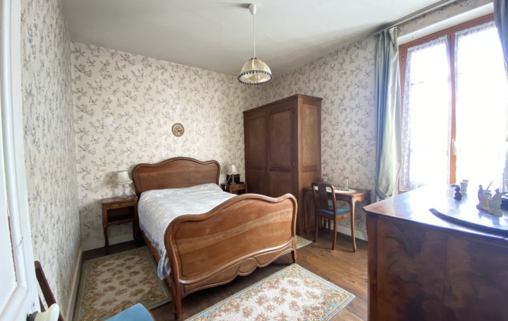 Maison ENTRE-DEUX-GUIERS (38380)  78 m2 180 000 € 