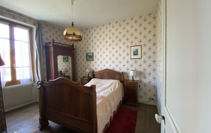 Maison ENTRE-DEUX-GUIERS (38380)  78 m2 180 000 € 