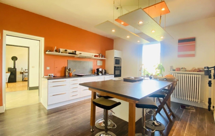 Maison LES ECHELLES (73360)  185 m2 370 000 € 