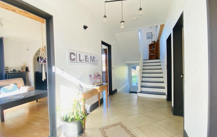 Maison LES ECHELLES (73360)  185 m2 370 000 € 