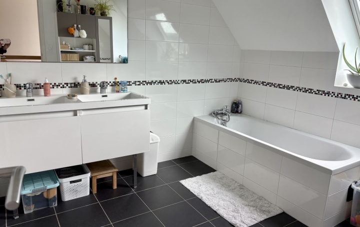 Maison PERROS-GUIREC (22700)  114 m2 990 € 