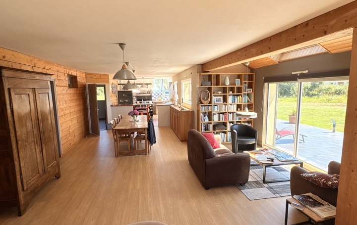 Maison TREGASTEL (22730)  198 m2 597 400 € 