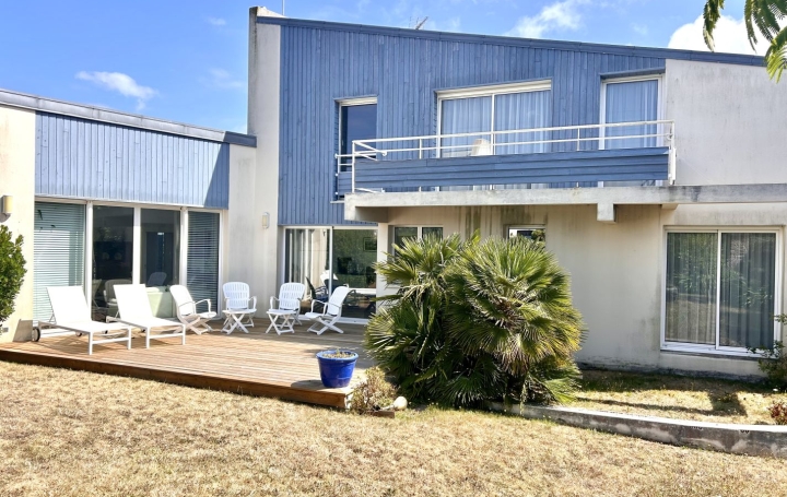 Maison TREGASTEL (22730)  160 m2 1 005 000 € 