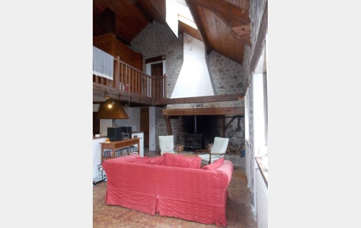 Réseau Immo-diffusion : Maison  MERINCHAL  134 m2 88 000 € 