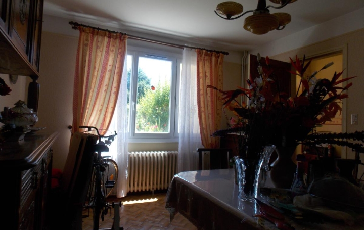 Maison AUBUSSON (23200)  130 m2 180 200 € 