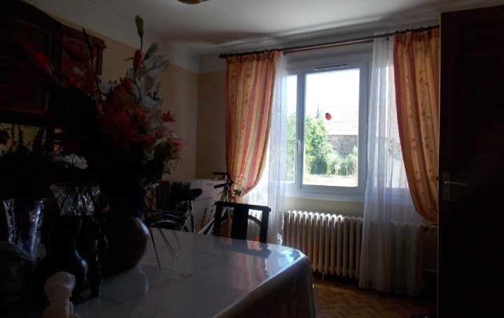 Maison AUBUSSON (23200)  130 m2 180 200 € 