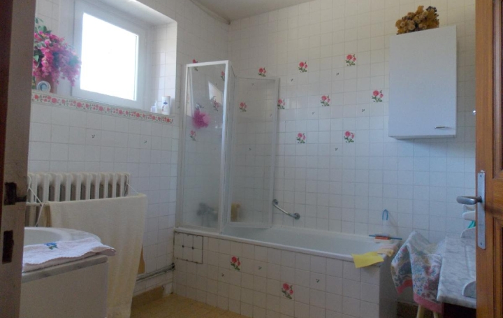 Maison AUBUSSON (23200)  130 m2 180 200 € 