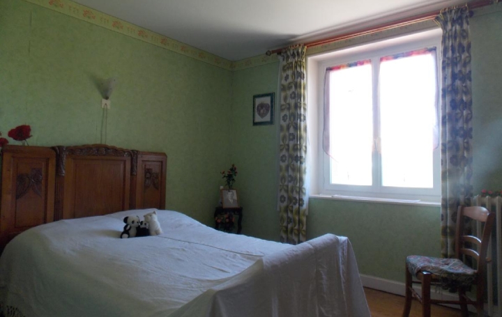 Maison AUBUSSON (23200)  130 m2 180 200 € 