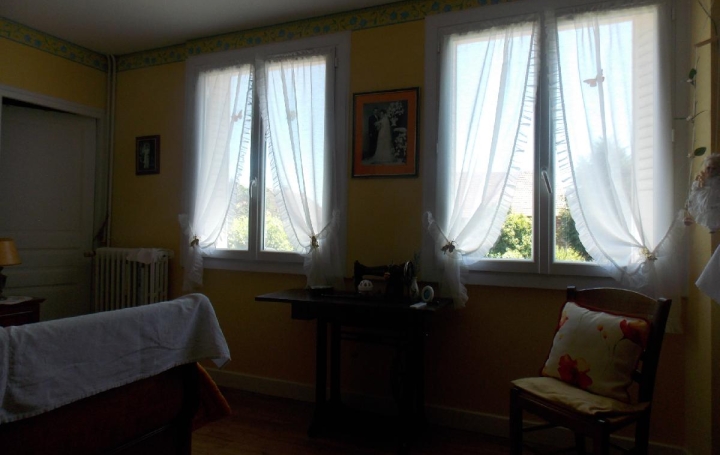 Maison AUBUSSON (23200)  130 m2 180 200 € 