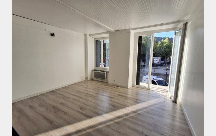 1 Pièce LES VANS (07140)  29 m2 400 € 