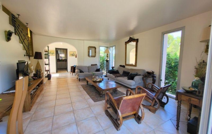 Maison RUOMS (07120)  185 m2 565 000 € 