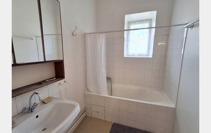 3 Pièces LES VANS (07140)  80 m2 135 000 € 