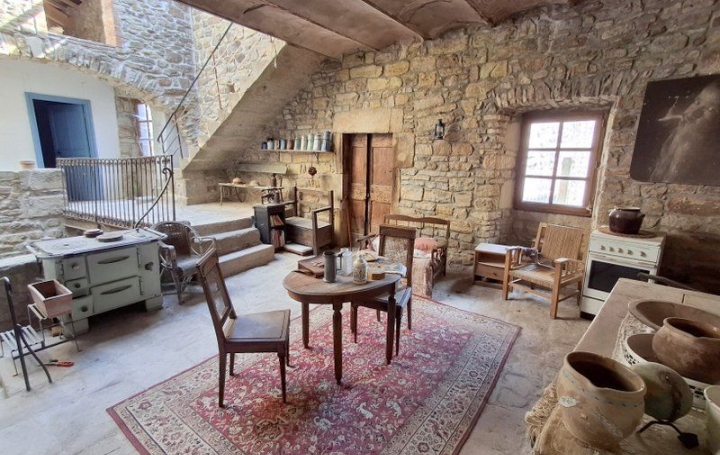 Maison LES VANS (07140)  350 m2 546 000 € 