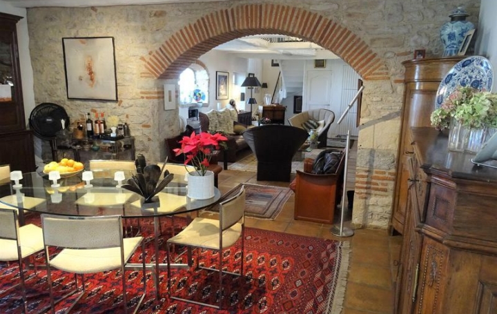 Maison CAHORS (46000)  310 m2 560 000 € 