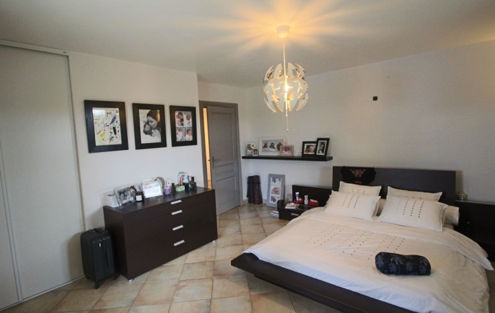 Villa PUY-L'EVEQUE (46700)  230 m2 335 000 € 