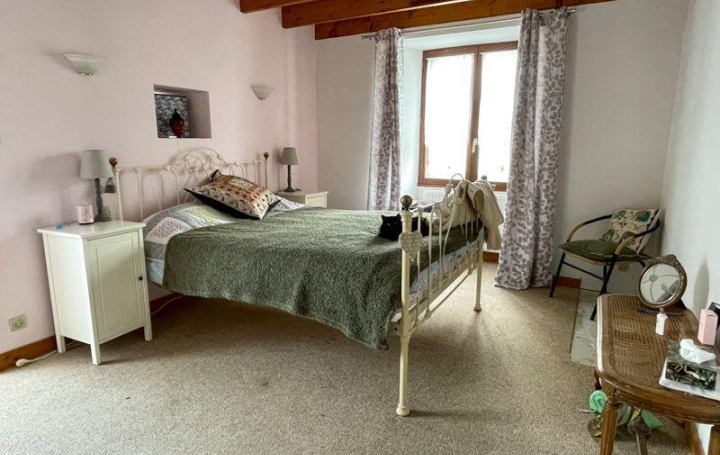 Maison CHEF-BOUTONNE (79110)  143 m2 197 300 € 