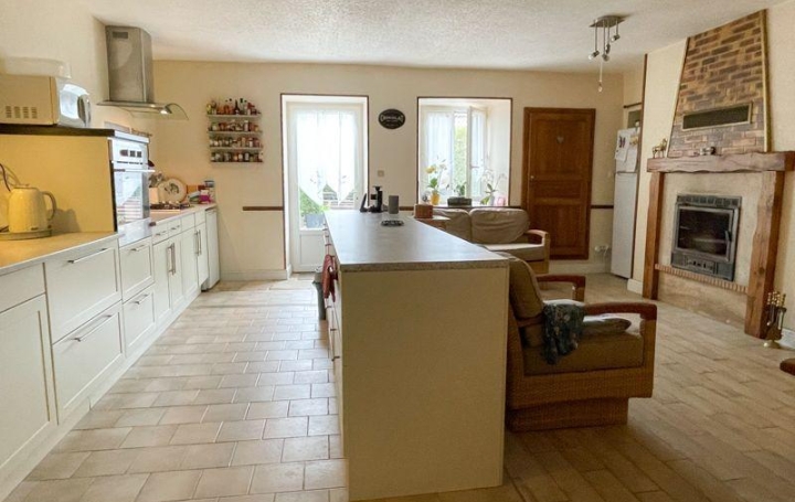 Maison CHEF-BOUTONNE (79110)  143 m2 197 300 € 
