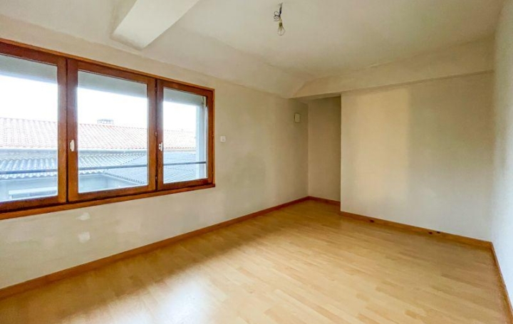 Maison SAUZE-VAUSSAIS (79190)  300 m2 180 000 € 