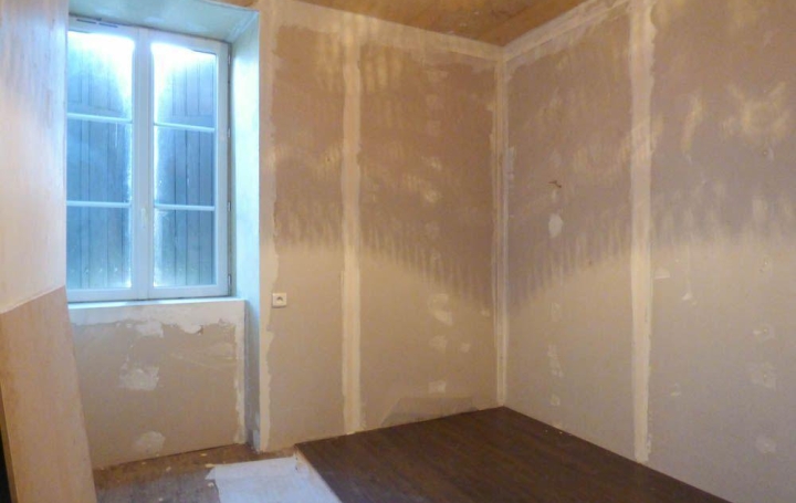 Maison de village CHEF-BOUTONNE (79110)  83 m2 98 460 € 