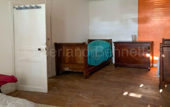 Maison BRIOUX-SUR-BOUTONNE (79170)  200 m2 77 480 € 