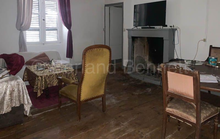 Maison BRIOUX-SUR-BOUTONNE (79170)  200 m2 77 480 € 