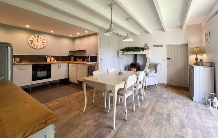 Maison BRUX (86510)  155 m2 165 500 € 