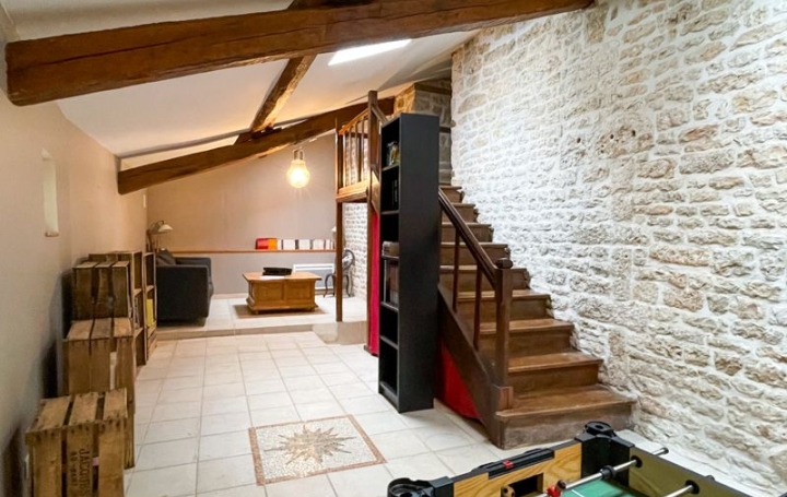 Maison CHEF-BOUTONNE (79110)  202 m2 207 000 € 