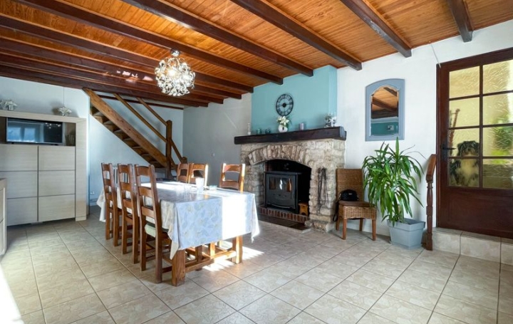 Maison CHEF-BOUTONNE (79110)  215 m2 192 000 € 