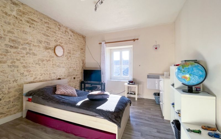 Maison CHEF-BOUTONNE (79110)  215 m2 192 000 € 