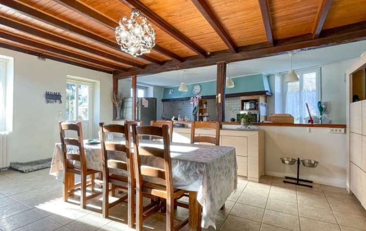 Maison CHEF-BOUTONNE (79110)  215 m2 192 000 € 