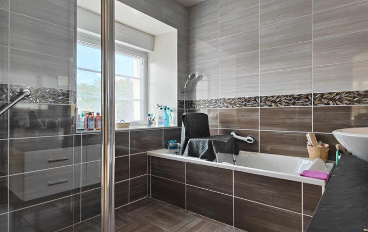 Maison SAUZE-VAUSSAIS (79190)  260 m2 249 000 € 