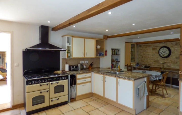 Maison CHEF-BOUTONNE (79110)  224 m2 233 640 € 