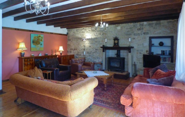 Maison CHEF-BOUTONNE (79110)  224 m2 233 640 € 