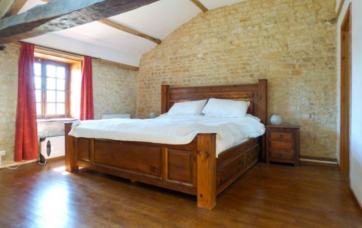 Maison CHEF-BOUTONNE (79110)  224 m2 233 640 € 