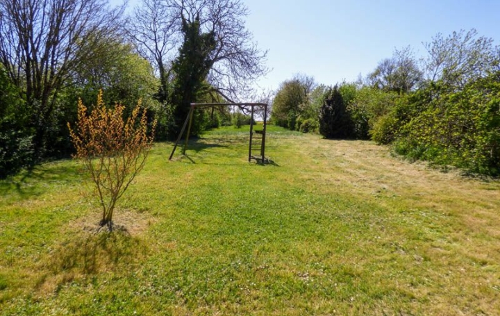 Maison CHEF-BOUTONNE (79110)  224 m2 233 640 € 