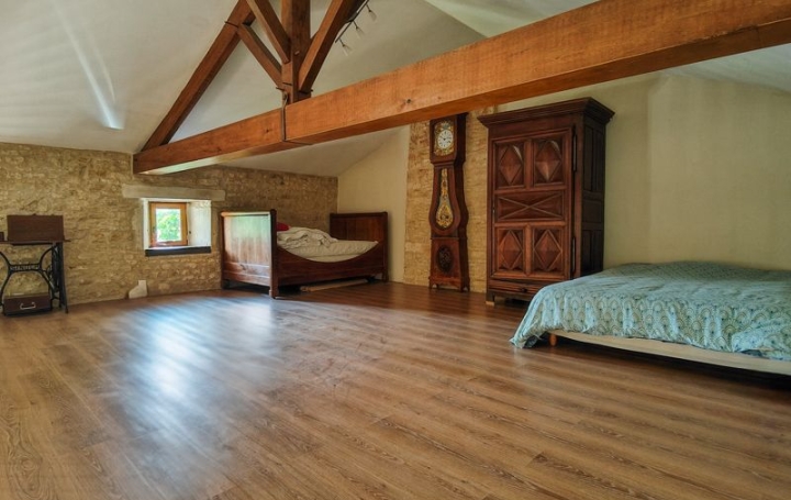 Maison CIVRAY (86400)  146 m2 223 000 € 