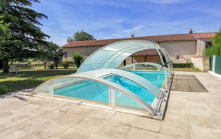 Maison CIVRAY (86400)  146 m2 223 000 € 