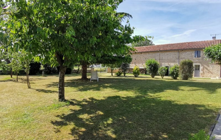 Maison CIVRAY (86400)  146 m2 223 000 € 