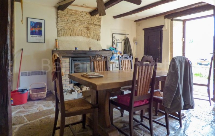 Maison LEZAY (79120)  177 m2 233 200 € 