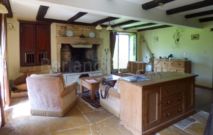 Maison LEZAY (79120)  177 m2 233 200 € 