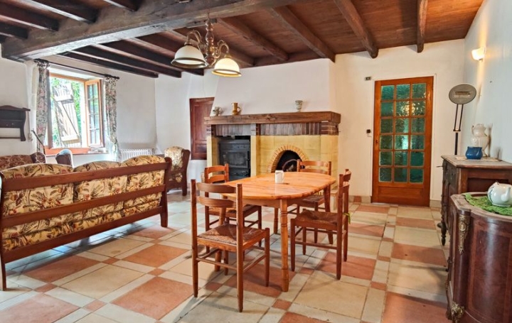 Maison LEZAY (79120)  204 m2 144 800 € 